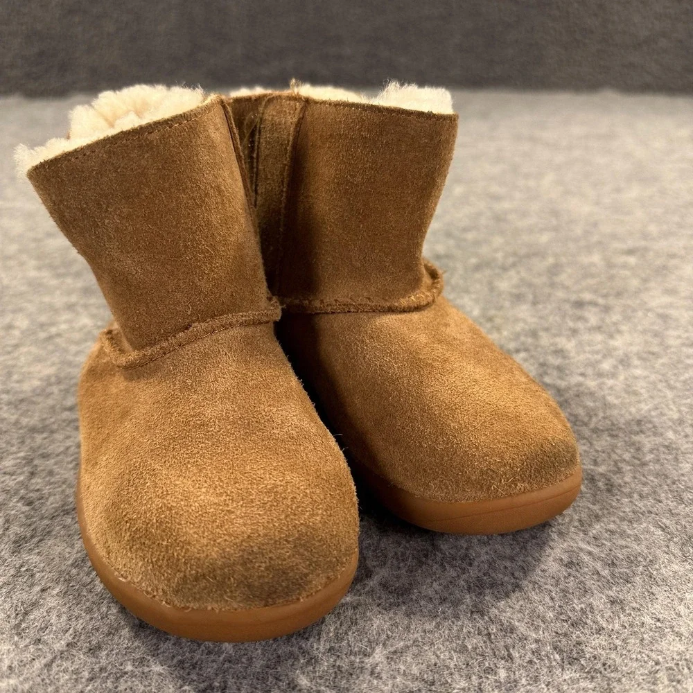 UGG Boots Toddler Size 9 Brown Suede Shearling Lined Hook Loop Ankle‎ Booties